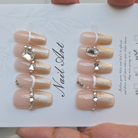 Elegant Gold Nail Art Set - Picture 1 of 4
